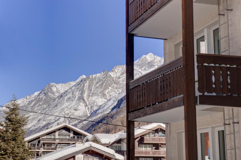 Hotel Sarazena Zermatt Oda fotoğraf